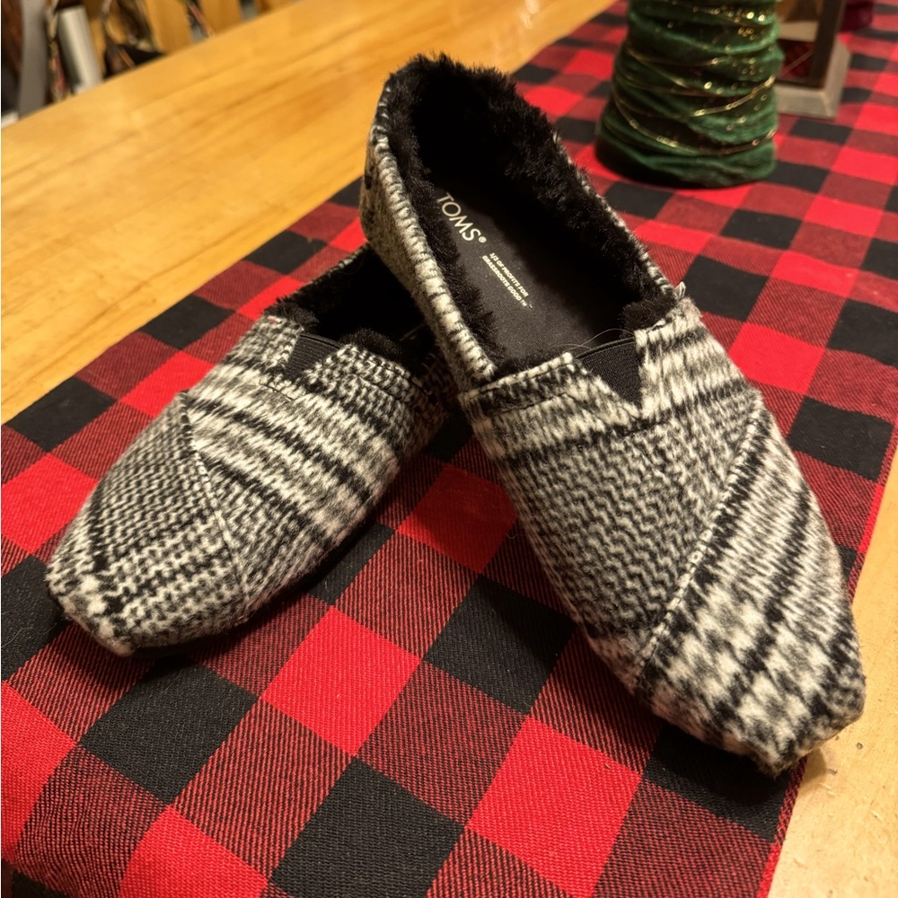 TOMS slip ons